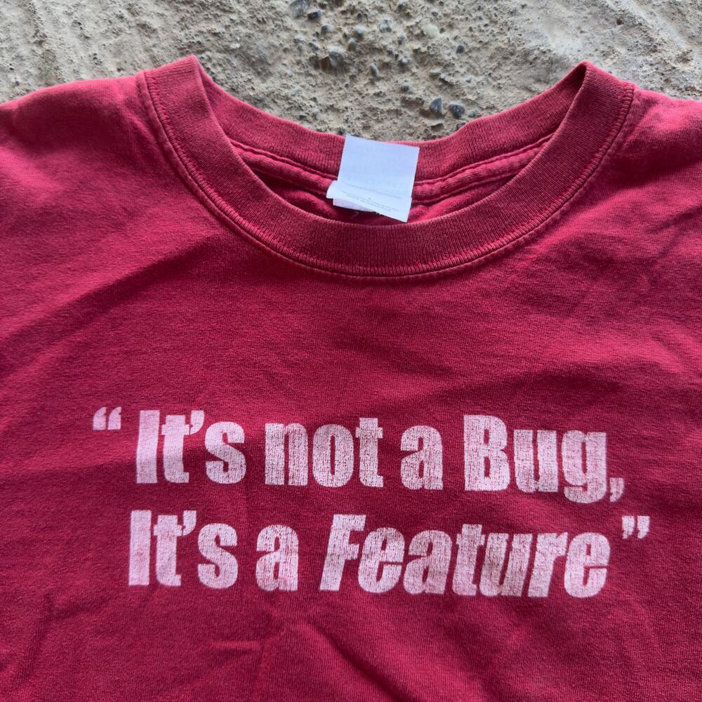 Vintage It's Not a Bug, It's a Feature Gaming Computer Science Shirt Large 00s